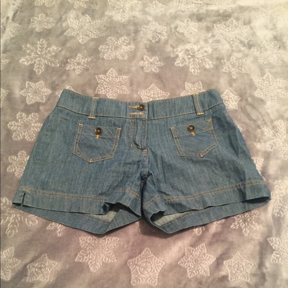 Adorable denim shorts! Size 4 New York & Company